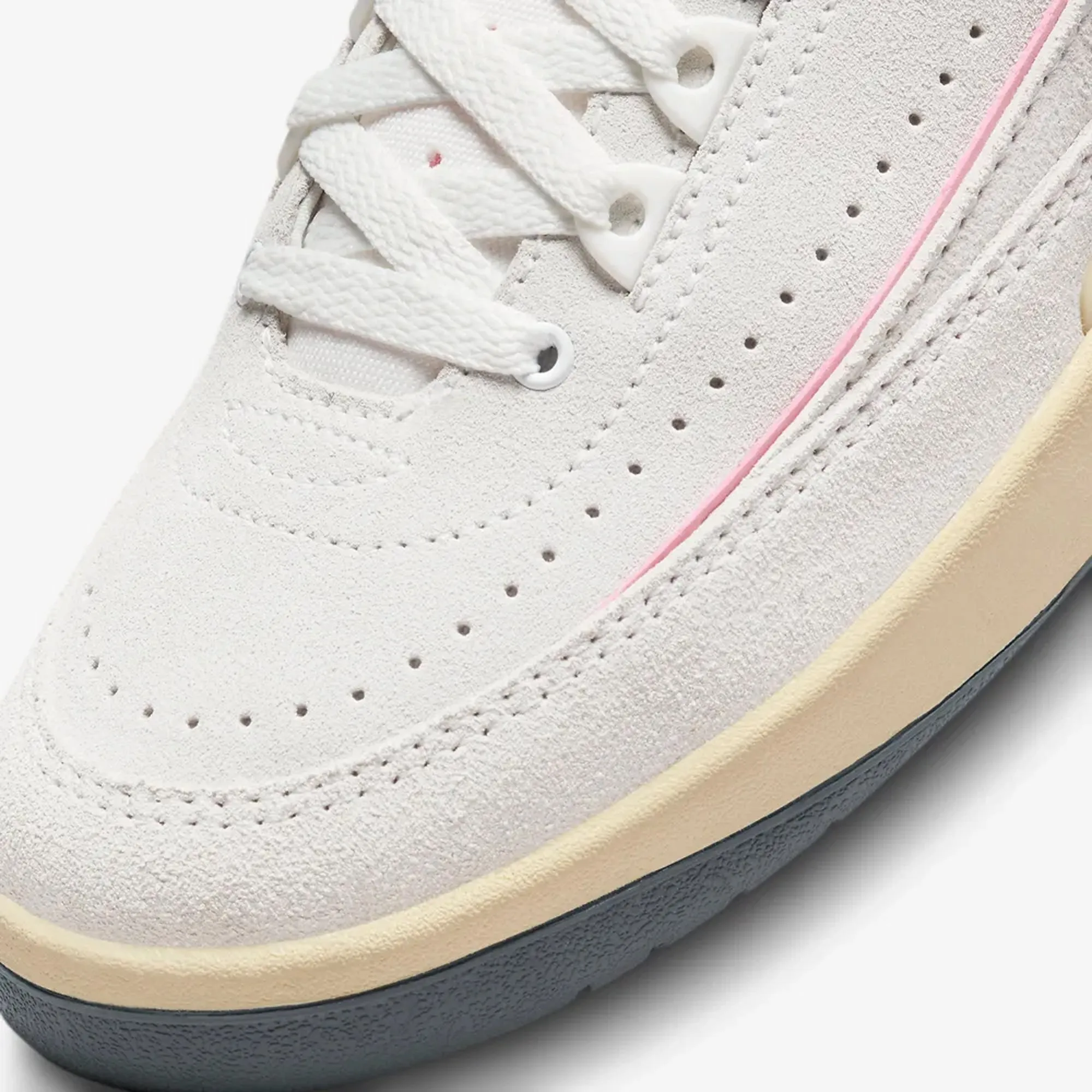 Jordan | WMN'S AIR JORDAN 2 RETRO  { SUMMIT WHITE/GYM RED-MED SOFT PINK